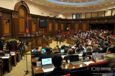 27 տարին լրացած զինապարտները կարող են վերադառնալ Հայաստան՝ վճարելով համապատասխան գումար. ԱԺ-ն 101 կողմ ձայնով ընդունեց ԼՀԿ-ի ներկայացրած օրինագիծը