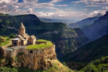 7 բան, որ պետք է անել Հայաստանում. զբոսաշրջային ուղեցույցն անդրադարձել է Հայաստանի տպավորիչ զբոսավայրերին