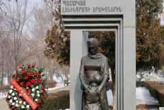 Երևանում տապալել են շրջափակված Լենինգրադի երեխաների հիշատակին նվիրված հուշարձանի ծաղկեպսակները