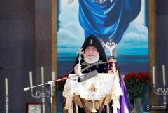 Ուսման մեջ ձեռքբերումները հաղթանակներ են, որոնք պիտի ծառայեցնեք մեր երկրի ու ժողովրդի առաջընթացին. Գարեգին Բ-ն շնորհավորել է Գիտելիքի օրվա առթիվ