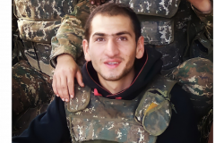 «Չեմ ուզում աչքիս դեմը Արցախը կորցնենք, լացս գալիսա էս խայտառակությունից, մա՛մ...»