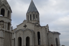 Այսօր ուխտի էինք գնացել  Շուշիի Սուրբ Ամենափրկիչ Ղազանչեցոց մայր տաճար. վիրավորված էր, բայց հպարտ՝  վերածաղկումի պատրաստ