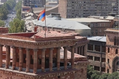 ԻՋԵՑՎԵԼ Է ԿԱՌԱՎԱՐՈՒԹՅԱՆ ՇԵՆՔԻՆ ՏԵՂԱԴՐՎԱԾ ՀՀ ՊԵՏԱԿԱՆ ԴՐՈՇԸ