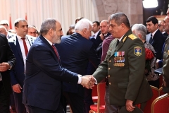 «Նվերներ» Փաշինյանից և Ալիևից. Բուդաղյանի ստացած առաջին աստիճանի «Մարտական խաչն» ու թշնամուց ծանր վիրավորված ժամկետայինը