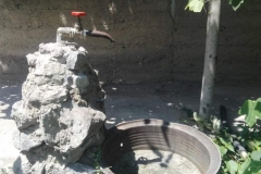 «Վեոլիա ջուրը», ըստ շինուհայրցիների, 6 ժամվա փոխարեն օրական 2 ժամ է ջրամատակարարում իրականացնում, գյուղի օգտագործած ջրի դիմաց էլ գյուղապետը վճարում է համայնքի բյուջեից