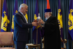 Ամենայն Հայոց Կաթողիկոսը շնորհավորել է տիար Սամվել Կարապետյանին ծննդյան 60-ամյակի առիթով