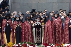 Ամենայն Հայոց Կաթողիկոսն այցելեց Ծիծեռնակաբերդի հուշահամալիր