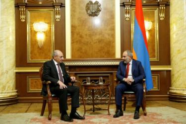 Երևանում հանդիպել են Նիկոլ Փաշինյանը և Բակո Սահակյանը