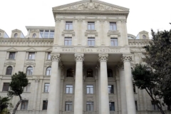 Հայաստանի զինանշանն արտացոլում է հարևանների նկատմամբ տարածքային պահանջներ․ Ադրբեջանի ԱԳՆ