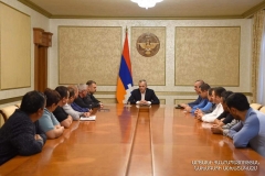 Արցախի նախագահը հանդիպել է պատերազմի հետևանքով Հադրութի շրջանից տեղահանված մի խումբ բնակիչների հետ