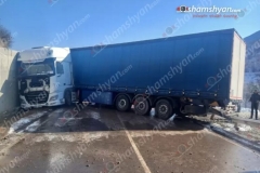 Բեռնատարը փակել էր Տաթև-Լծեն ճանապարհը