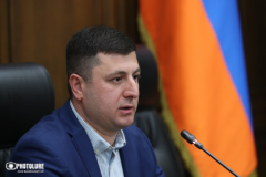 «Ազատությո՛ւն Աշոտ Մինասյանին, Վահագն Չախալյանին և բոլոր քաղբանտարկյալներին». Աբրահամյանը կալանավայրերում տեսակցել է քաղաքական հետապնդումների ենթարկվողներին