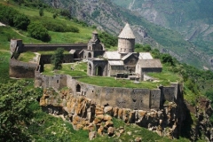 Հանուն հայոց հաղթանակի՝ ամեն օր ժամը 12-ին Սյունիքում ղողանջում է Տաթեւի աստվածասկիզբ եւ ամենազոր տաճարի զանգը