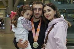 «Ո՞ւր ա պապան». «Զվարթնոցում» զուռնա դհոլով դիմավորում են աշխարհի չեմպիոն Արթուր Դավթյանին