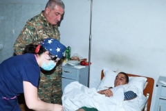 ՊԲ հրամանատարն այցելել է Արցախում վիրավորված զինծառայողներին