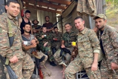 Սուրճ՝ առաջնագծում. Արցախի նախագահը զինվորների հետ լուսանկար է հրապարակել