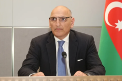 Ամիրբեկովը որպես խաղաղության նախապայման է նշել խորհրդարանական ընտրություններն ու Սահմանադրության հանրաքվեն