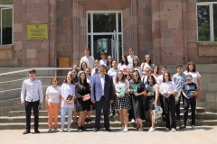 Կապանի համայնքապետ Գեւորգ Փարսյանը հանդիպում ունեցավ աշակերտների հետ