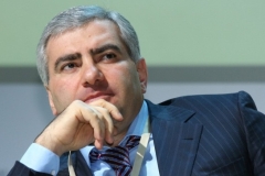 «Ուզում էին մասկի-շոու բեմադրել ու ձերբակալել ինձ, բայց հասարակ քաղաքացիները, որոնք հավաքվել էին իմ տան բակում, թույլ չտվեցին»․ Սամվել Կարապետյան