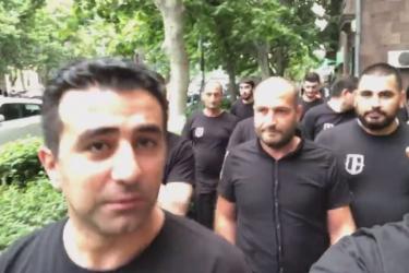 «Ադեկվադ»-ի 11 անդամ բերման է ենթարկվել Ոստիկանություն, ըստ նրանց՝ պատճառը սևազգեստների մասին վարչապետի հայտարարությունն էր (տեսանյութ)