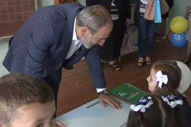 Նիկոլ Փաշինյանն անակնկալ այց է կատարել սահմանապահ Վահան գյուղի դպրոց (տեսանյութ)