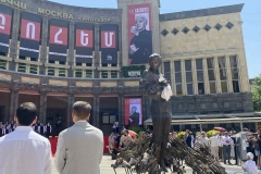 Երևանի Ազնավուրի հրապարակում բացվեց Շառլ Ազնավուրի արձանը