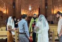 Ստեփանակերտի Սուրբ Աստվածածին եկեղեցում տեղի է ունեցել հարսանիք.Նրանք ցանկացել են ամուսնանալ Արցախում