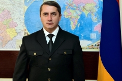 Ծննդյանդ օրը շնորհավո՛ր, չնահանջա՛ծ մեր հրամանատա՛ր