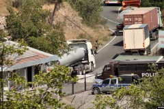 Գորիս-Կապան ճանապարհին ադրբեջանցիները կանգնեցրել ու ստուգել են երեք հայկական բեռնատար