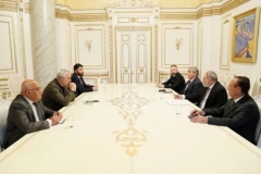 Նիկոլ Փաշինյանը արտահերթ հավաքի է հրավիրել արտախորհրդարանական ուժերին