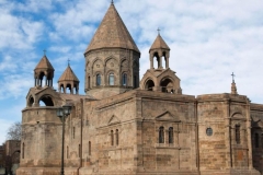 Մայր Աթոռը կոչ է անում բարեկամ պետություններին, միջազգային պատկան և ազգային կառույցներին ամենայն ջանք ի գործ դնել կանխելու քրիստոնեական հնագույն հայկական ժառանգության հետագա ոչնչացումն ու յուրացումը