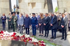 Ռուսաստանի դեսպանն ու պաշտպանության հարցերով կցորդը Ծիծեռնակաբերդում հարգանքի տուրք են մատուցել Հայոց ցեղասպանության զոհերի հիշատակին