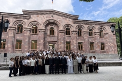 «Սյունյաց երկրի» մաղթանքը Գևորգ Փարսյանին՝ այդ շենքից համայնքը ղեկավարել ևս մի քանի ընտրաշրջան