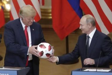 Պուտինը Թրամփին նվիրել է ֆուտբոլի Աշխարհի առաջնության պաշտոնական գնդակը