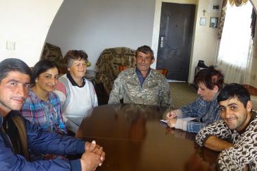 «Վատ չենք ապրում. կարտոլը կա,  հացը կա, արաղը կա, աթարը կա…». ասում են   Ծղուկ գյուղի Ենոքյանների ընտանիքում