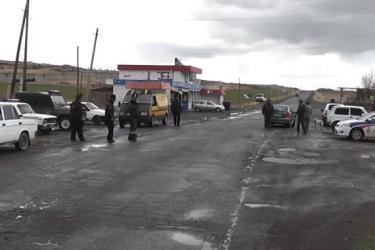 Երևան-Մեղրի ավտոճանապարհի անցակետը հստակ հետևում է տեղաշարժի սահմանափակումների որոշման կատարմանը