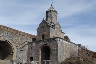 Ահա եւ Տաթեւի մայր վանքում ենք, որ Սիսական տան բոլոր վանքերի գլուխն ու շնորհաբաշխության աղբյուրն է (Մաս 2-րդ)