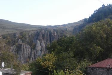 Սյունյաց աշխարհի գրչության կենտրոն Խոզնավարի սրբավայրերը