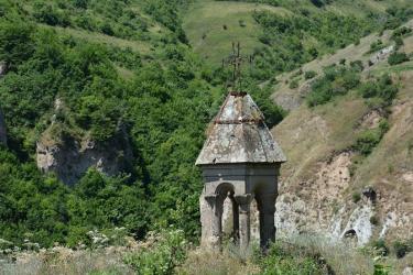 Հարթաշենի տարածքի Ալիղուլիշեն (Ազատաշեն), Կյորու (Ձորաշեն) եւ Մաղանջուղ (Այգեձոր) լքյալ գյուղերի սրբավայրերը 
