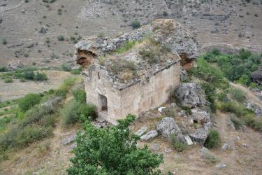 Շահանդուխտ  թագուհու ջանքով վերածնված Տեղ գյուղը, որի մերձակայքի  Սռի  եղցում է գտնվում  Մովսես  Խորենացու  ենթադրյալ գերեզմանը