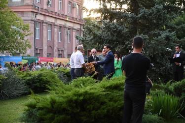 ԵՊԲՀ «Հերացու» անվան ոսկե հուշամեդալ «Եղնիկների» բժշկուհուն