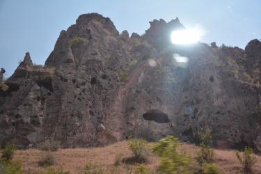 Մարդու ոտքի կարոտ, աղոթքի ու պատարագի կարոտ ժայռափոր այս եկեղեցուն անուն առաջարկեցինք՝ Սուրբ Մարիամ