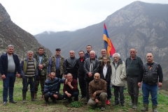 Հին Հարժիսում կիրակնօրյակ էր, իսկ մարզպետն այցելել էր այնտեղ՝ քննարկելու գյուղի հիմնախնդիրները