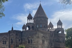 «Կոչ ենք անում մեր ժողովրդի զավակներին չտրվել իշխանությունների սադրանքներին». Մայր Աթոռ