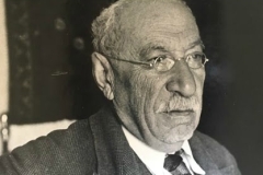 Մեր խառնակ ժամանակներում, երբ շատ համամարդկային արժեքներ ոտնակոխ են արվում, հիշենք և արժանին մատուցենք մեր ազգի մեծերին