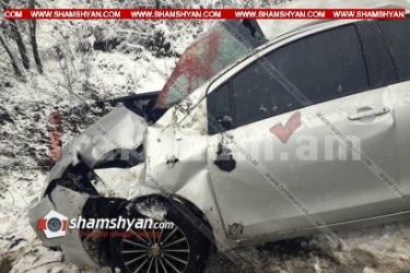 Խոշոր ավտովթար Սյունիքի մարզում․ 32-ամյա օպերատորը Toyota Vitz-ով բախվել է բետոնե պատնեշին, օպերատորն ու հիդրոկայանի տնօրենը տեղափոխվել են հիվանդանոց