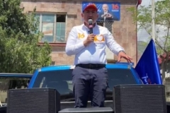 Նիկոլ Փաշինյանը կուսակիցների հետ Ագարակում հանդիպել է տեղի բնակիչների հետ, ներկայացրել ՔՊ նախընտրական ծրագրի դրույթները