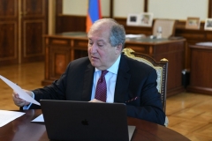 Նախագահ Սարգսյանը հրաժարվել է ստորագրել 2 խնդրահարույց օրենքներն ու դիմել է ՍԴ