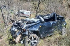 Ողբերգական ավտովթար՝ Սյունիքի մարզում․ «Lada Granta»-ն դուրս է եկել ճանապարհի երթևեկելի գոտուց և մոտ 500 մետր գլորվելով հայտնվել ձորում․ վարորդի մարմինը մեծ դժվարությամբ դիատարին են մոտեցրել փրկարարներն ու պարեկները