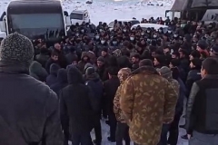 ՈՒՂԻՂ. Ոստիկանությունը փակել է ճանապարհը՝ թույլ չտալով, որ սյունեցիներն արգելեն Փաշինյանի մուտքը մարզ